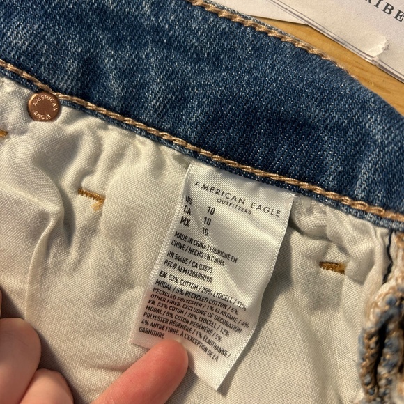 American Eagle Distressed Mom Short - Picture 6 of 7